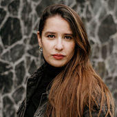 Laura Robles's Profile Picture