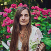 Laura Tania Sadurschi's Profile Picture