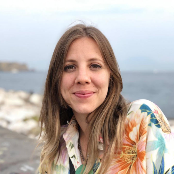 View Thaís Lorenzini